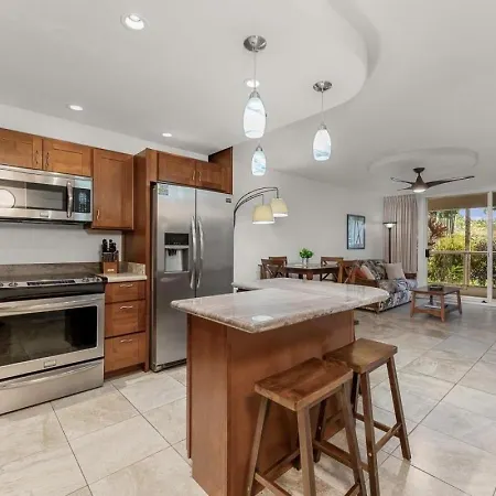 Luxury Condo At Kameole Beach T106